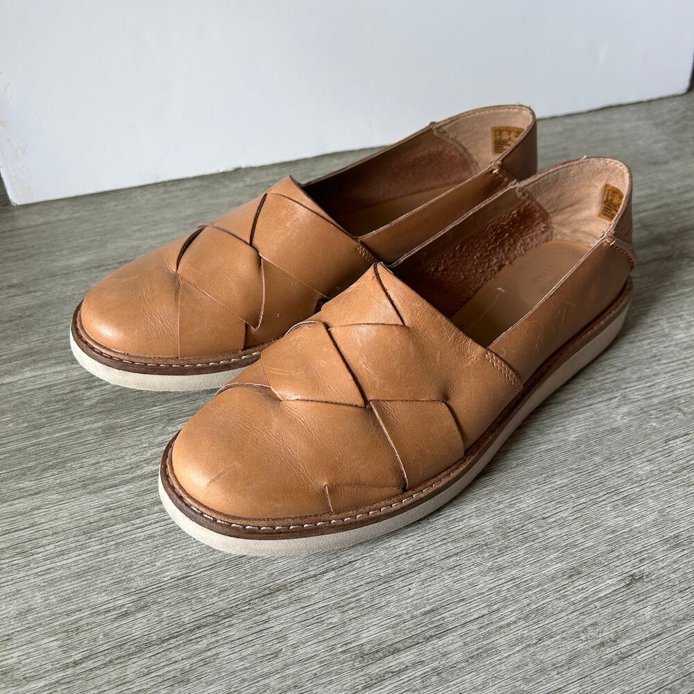 Clarks Tan Basketweave Leather Foam Sole Lightweight Slip On Loafers Size 7